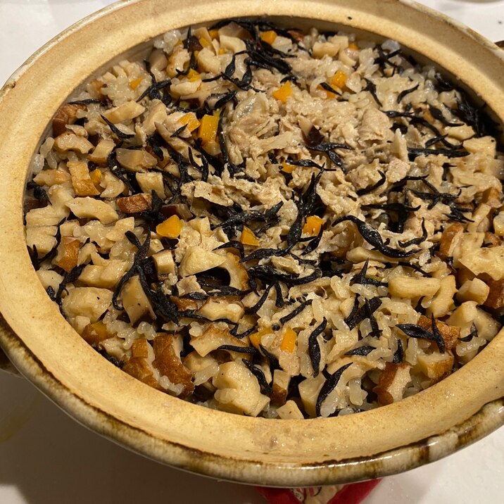 土鍋で!ジューシー風炊き込みご飯☆